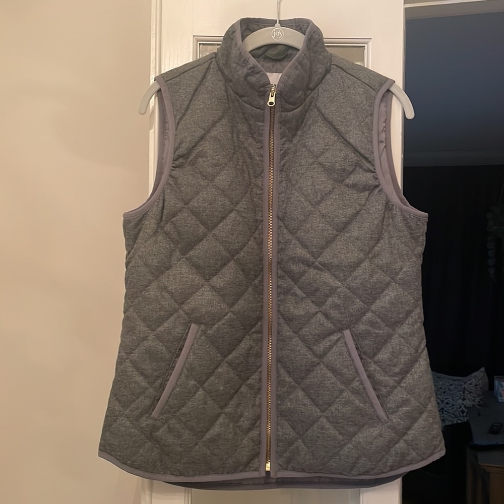 Old Navy Quilted Gray Vest size Medium